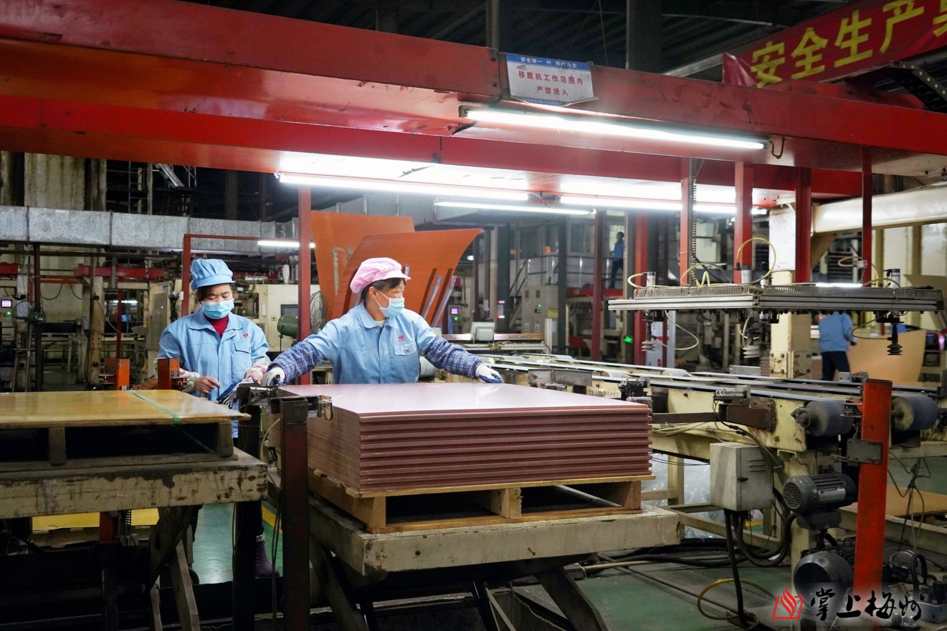 安心返鄉來 發展路更寬!梅州市威利邦電子科技有限公司深耕主業提升效能